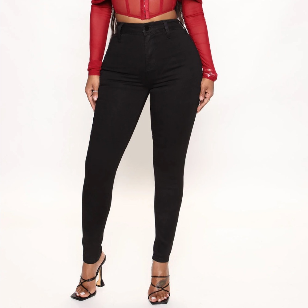 Fashion Nova Get You Alone Booty Lifter Skinny Jean in Black - Picture 1 of 6